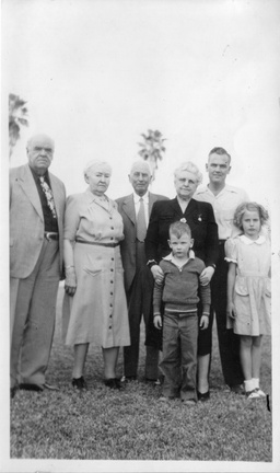 1947?: Emmy Sutton Moore's parents visit TX