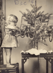 1941, December: Kathy in the Christmas tree