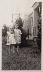 1941, October: Kathy and Wally at Sharyland home