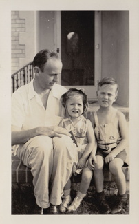 1941: Wallace with Kathy and Wally F on steps of Sharyland home