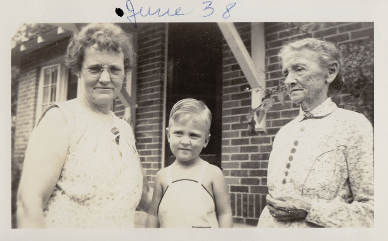 1938, June: Wally F with his grandma Boh & great grandma